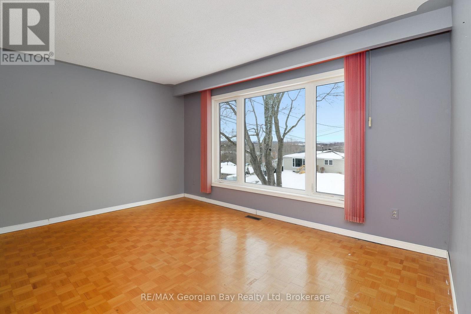 47 Easton Avenue, Tay, Ontario  L0K 1R0 - Photo 6 - S12709170