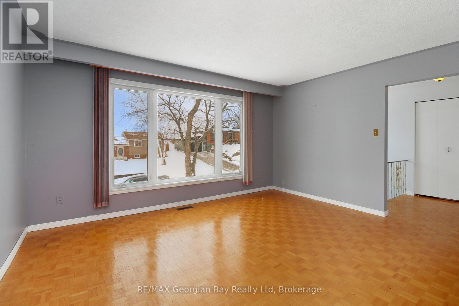 47 Easton Avenue, Tay, Ontario  L0K 1R0 - Photo 7 - S12709170