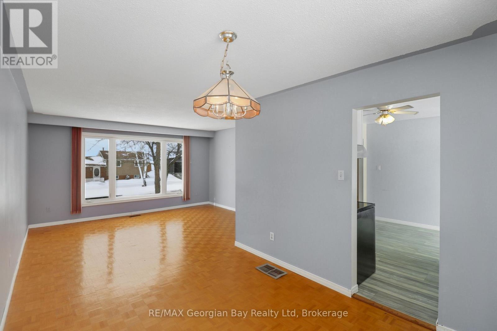 47 Easton Avenue, Tay, Ontario  L0K 1R0 - Photo 8 - S12709170