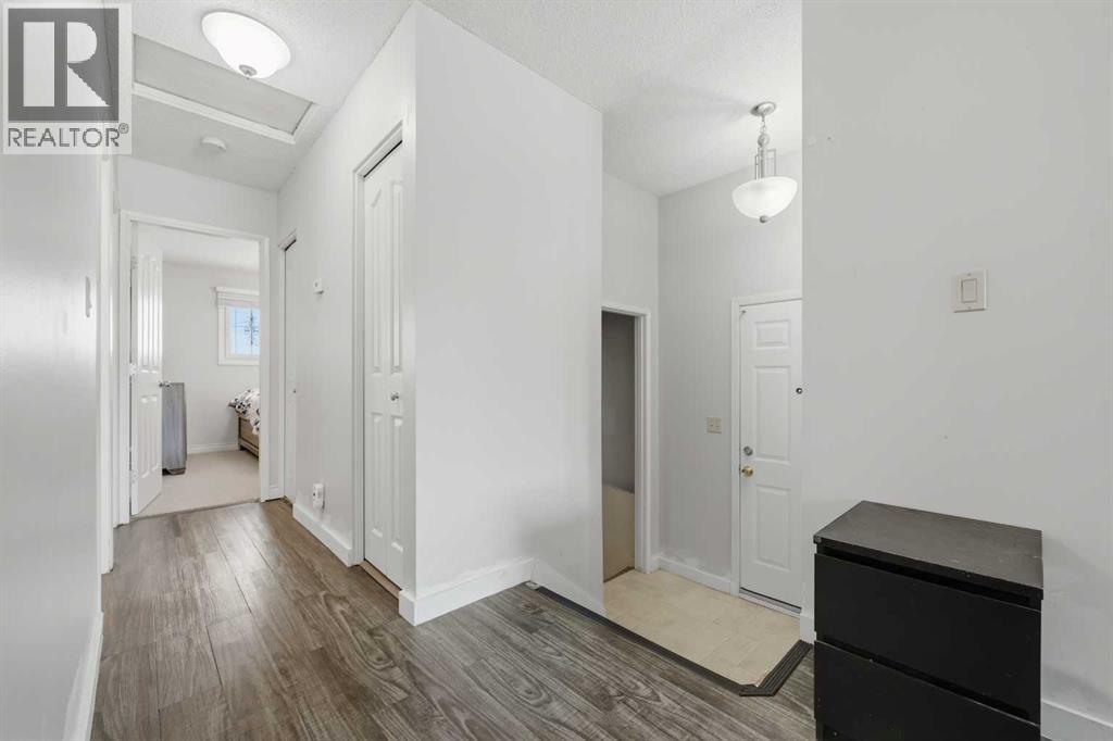 923 Marcombe Drive Ne, Calgary, Alberta  T2A 3H2 - Photo 9 - A2271345