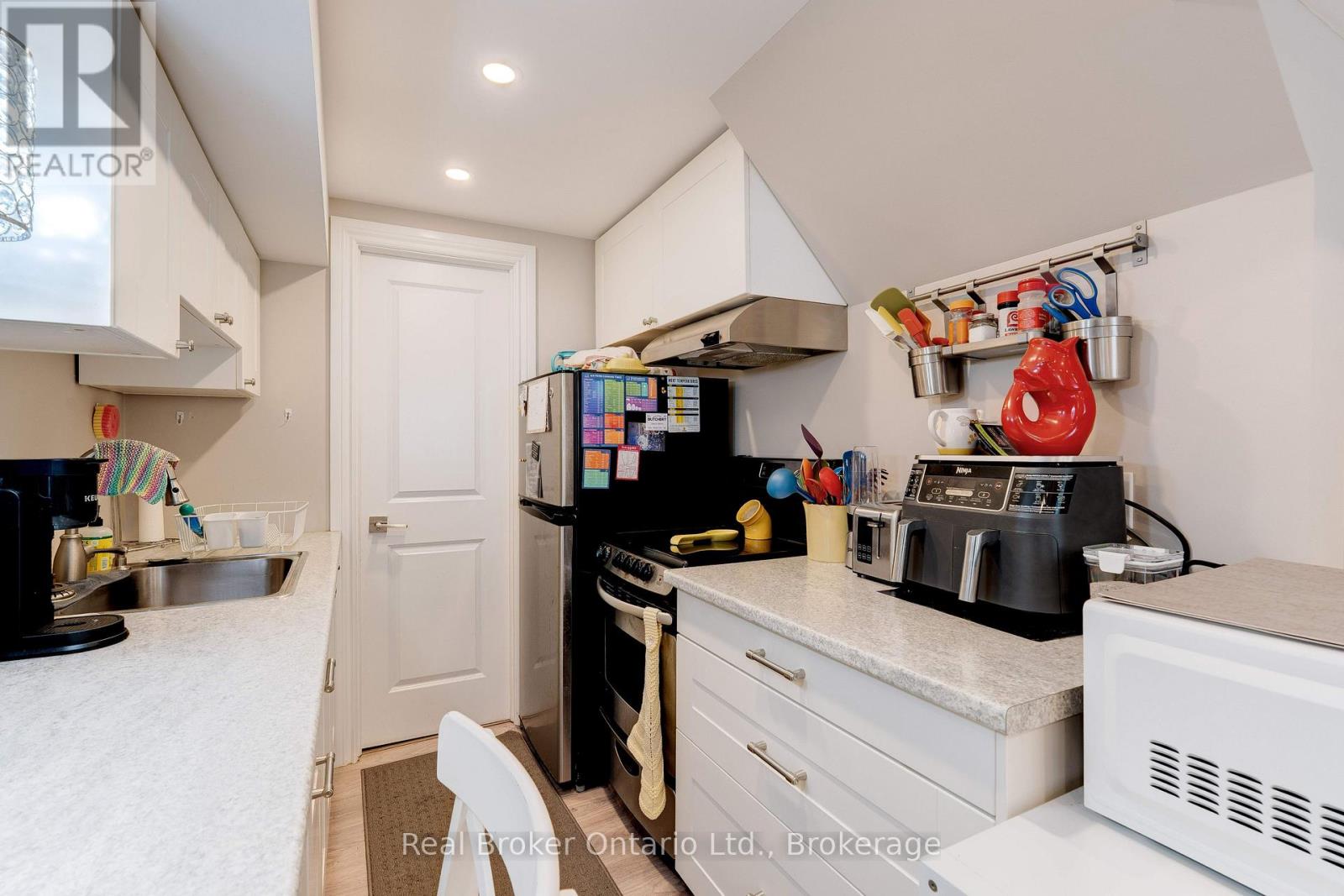 2261 Leominster Drive, Burlington, Ontario  L7P 3W8 - Photo 23 - W12522202