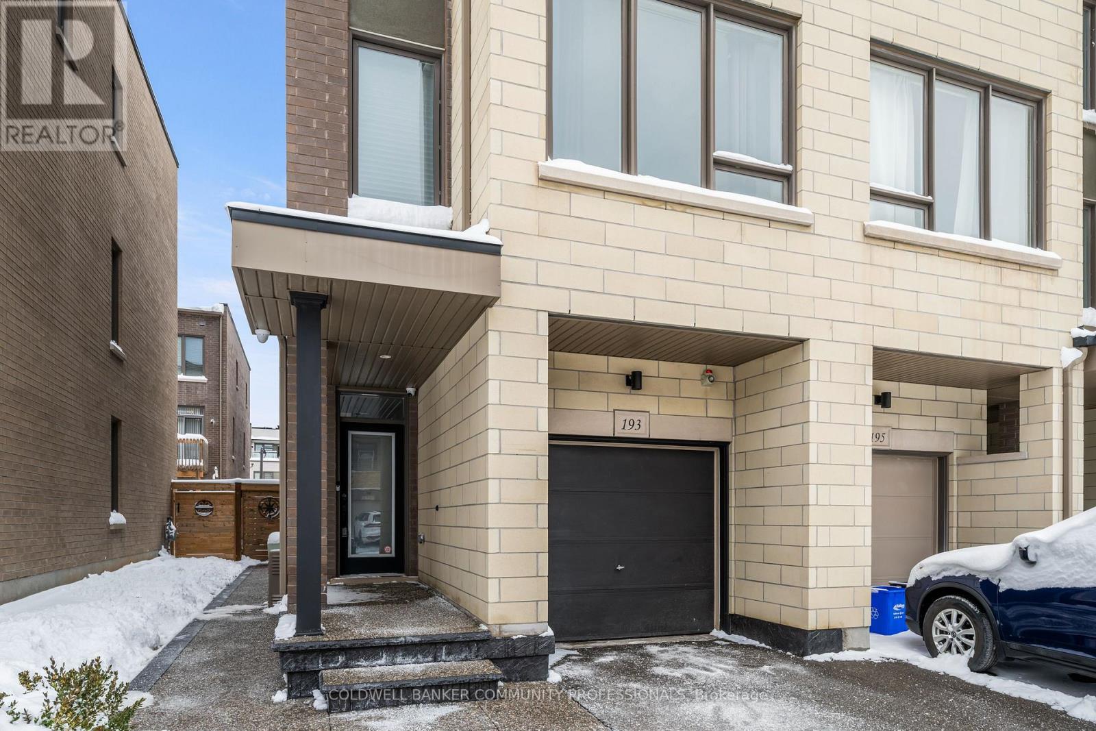 193 Huguenot Road, Oakville, Ontario  L6H 0L6 - Photo 2 - W12706678