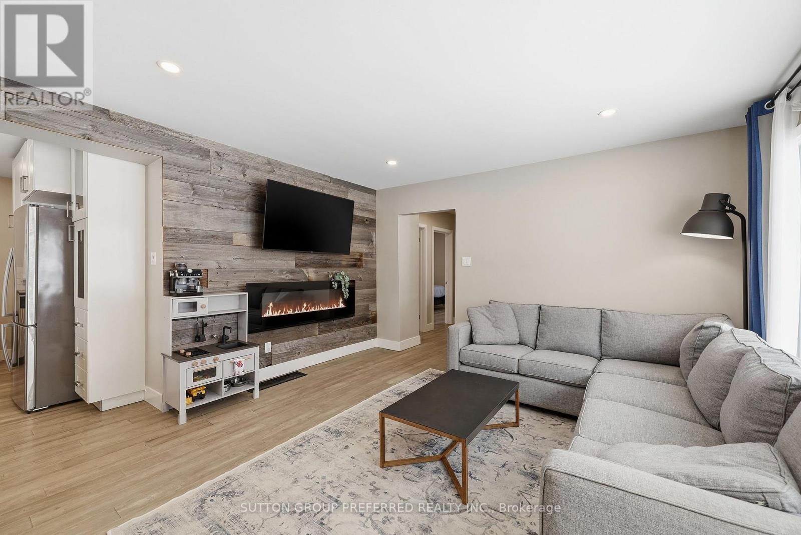 189 Mary Avenue, London South, Ontario  N6J 3L8 - Photo 4 - X12709114