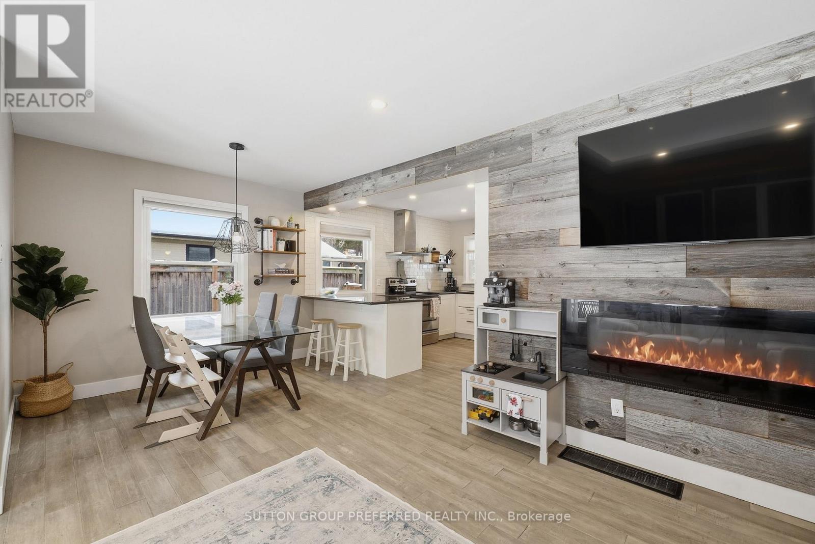 189 Mary Avenue, London South, Ontario  N6J 3L8 - Photo 5 - X12709114