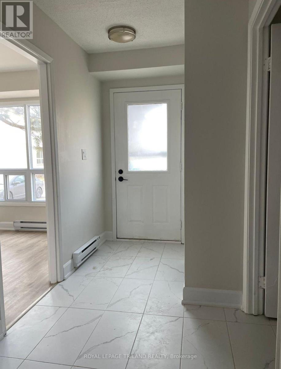 25 - 355 Sandringham Crescent, London South, Ontario  N6C 5K3 - Photo 2 - X12709174