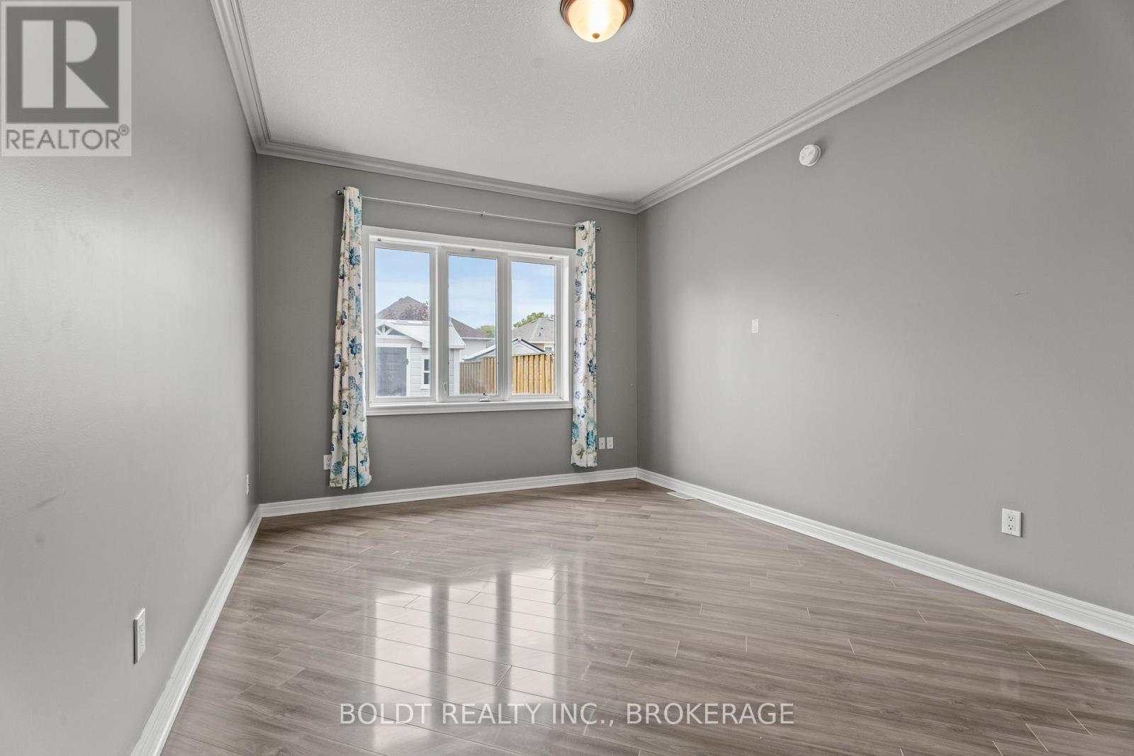 8 Willowlanding Court, Welland (N. Welland), Ontario  L3C 7L7 - Photo 14 - X12709348