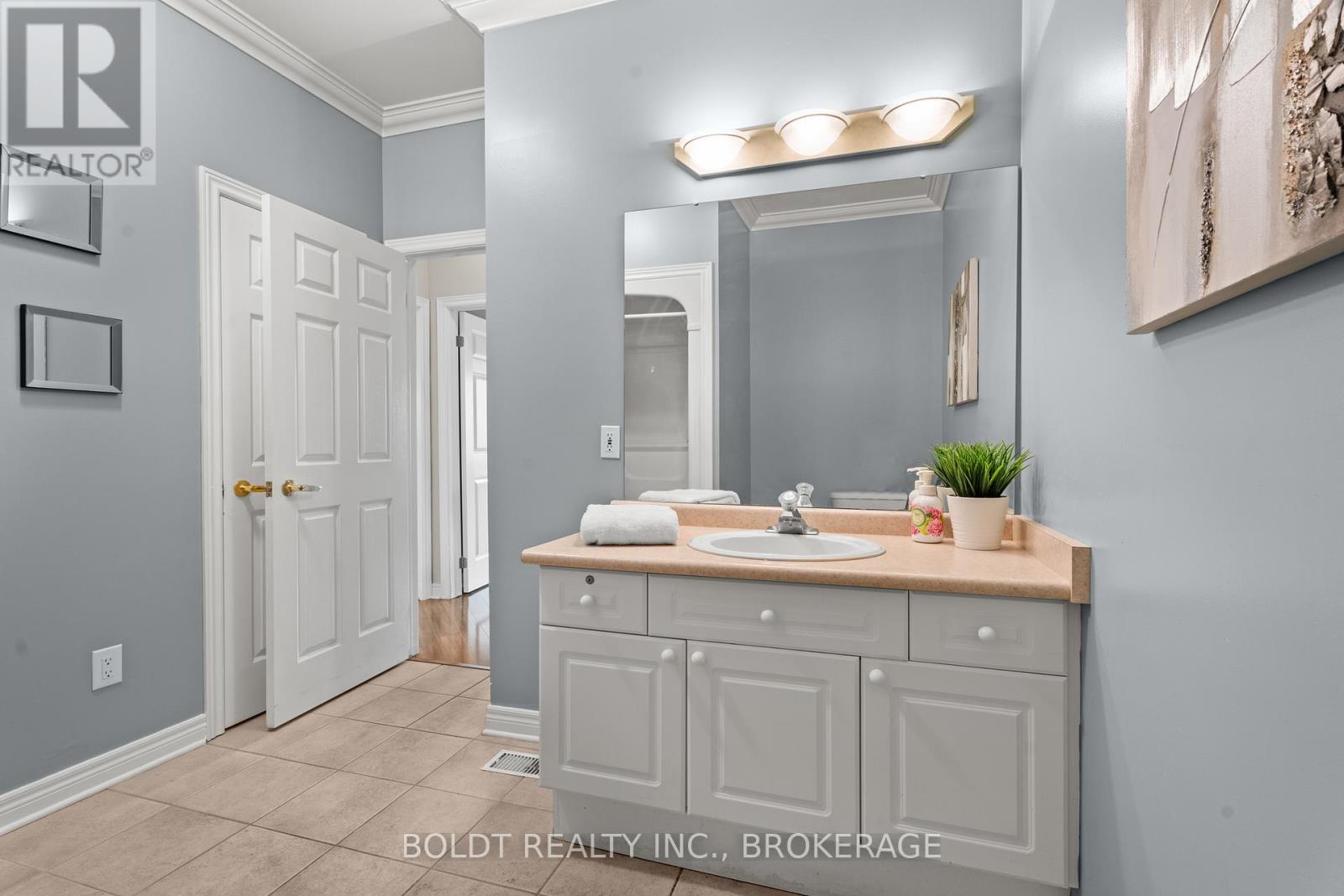 8 Willowlanding Court, Welland (N. Welland), Ontario  L3C 7L7 - Photo 18 - X12709348