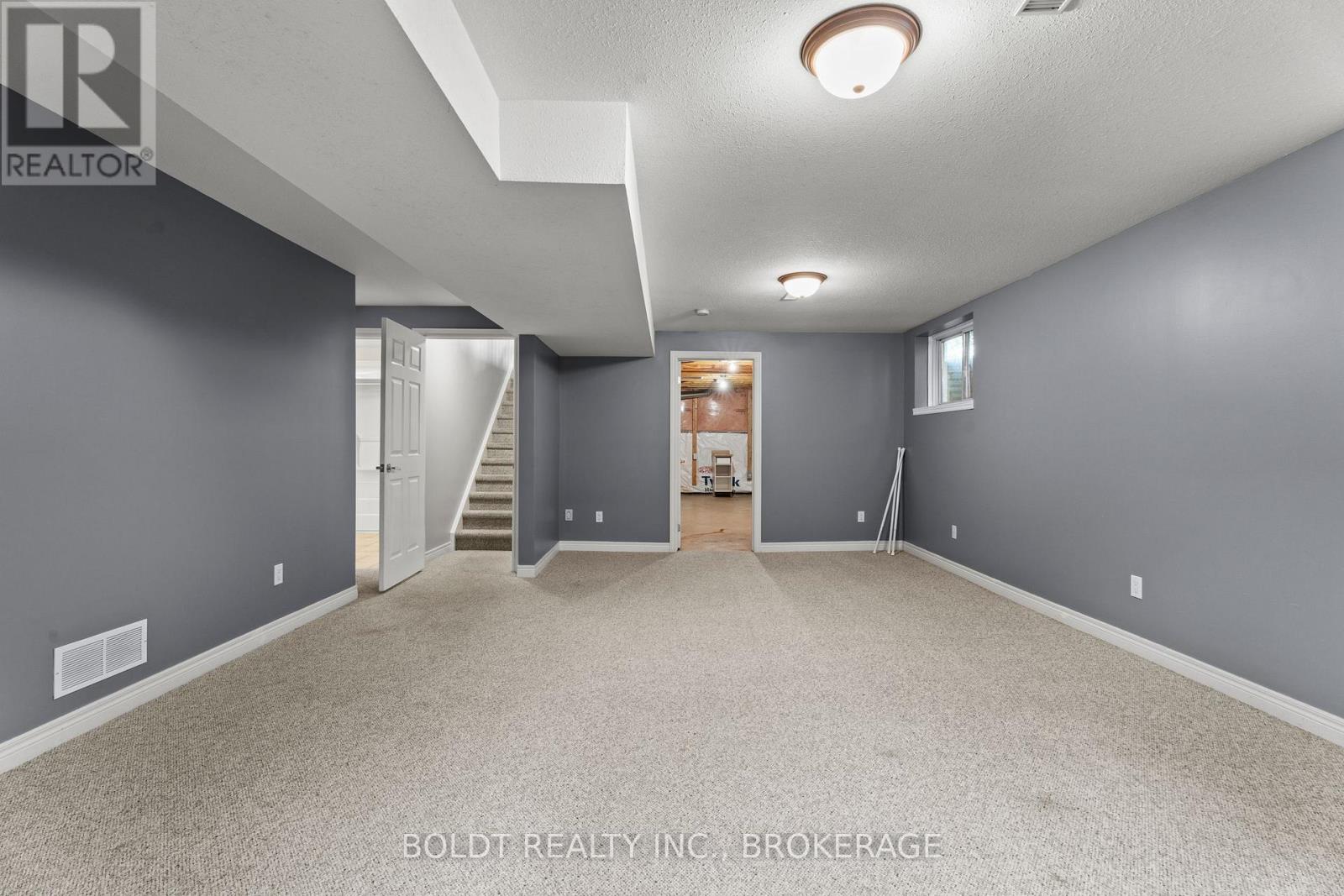 8 Willowlanding Court, Welland (N. Welland), Ontario  L3C 7L7 - Photo 20 - X12709348