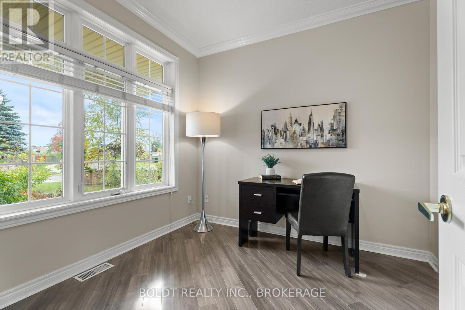 8 Willowlanding Court, Welland (N. Welland), Ontario  L3C 7L7 - Photo 4 - X12709348