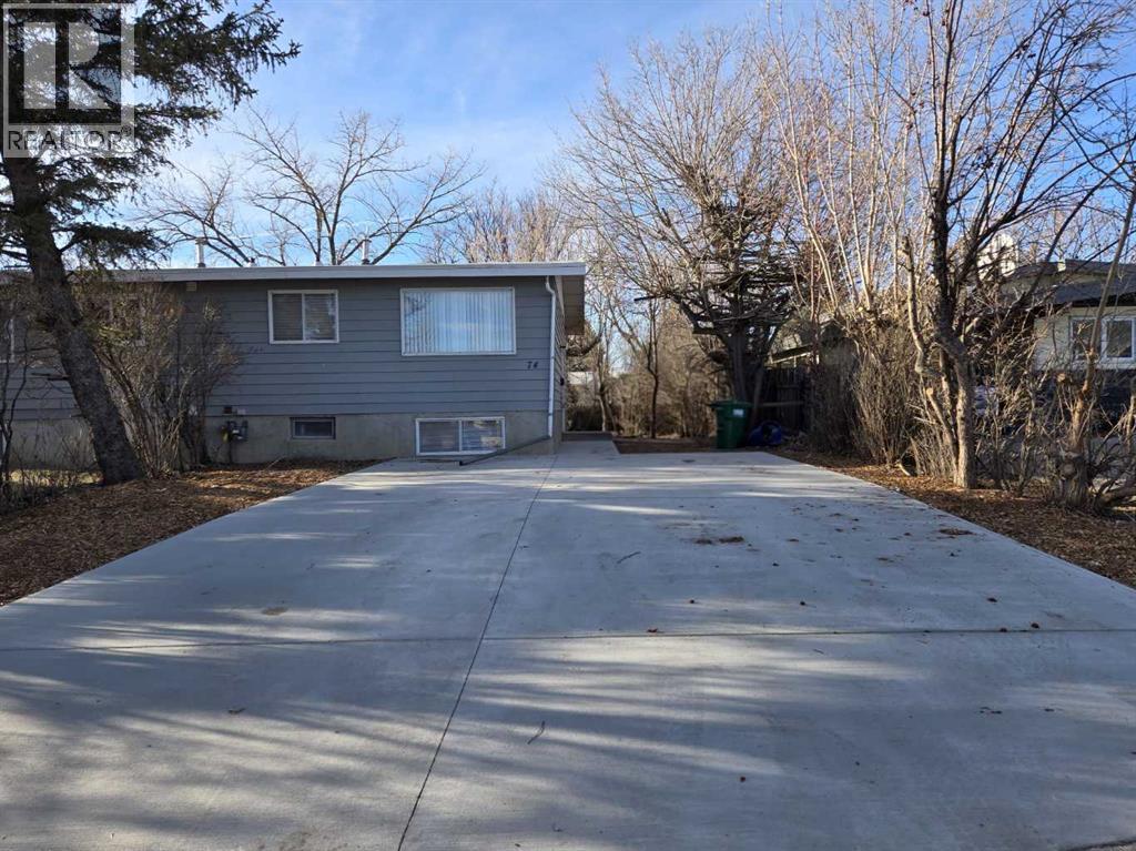74 Carleton Place W, Lethbridge, Alberta  T1K 3X6 - Photo 1 - A2274237