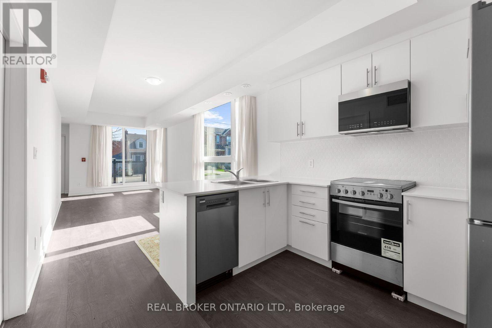 5 - 16 MARQUETTE AVENUE, Toronto, Ontario