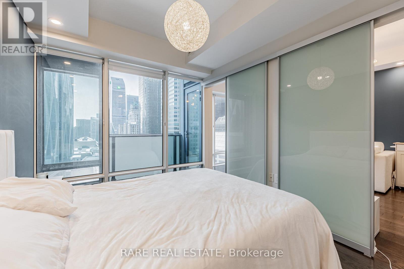 1504 - 8 The Esplanade, Toronto (Waterfront Communities), Ontario  M5E 0A6 - Photo 12 - C12709264