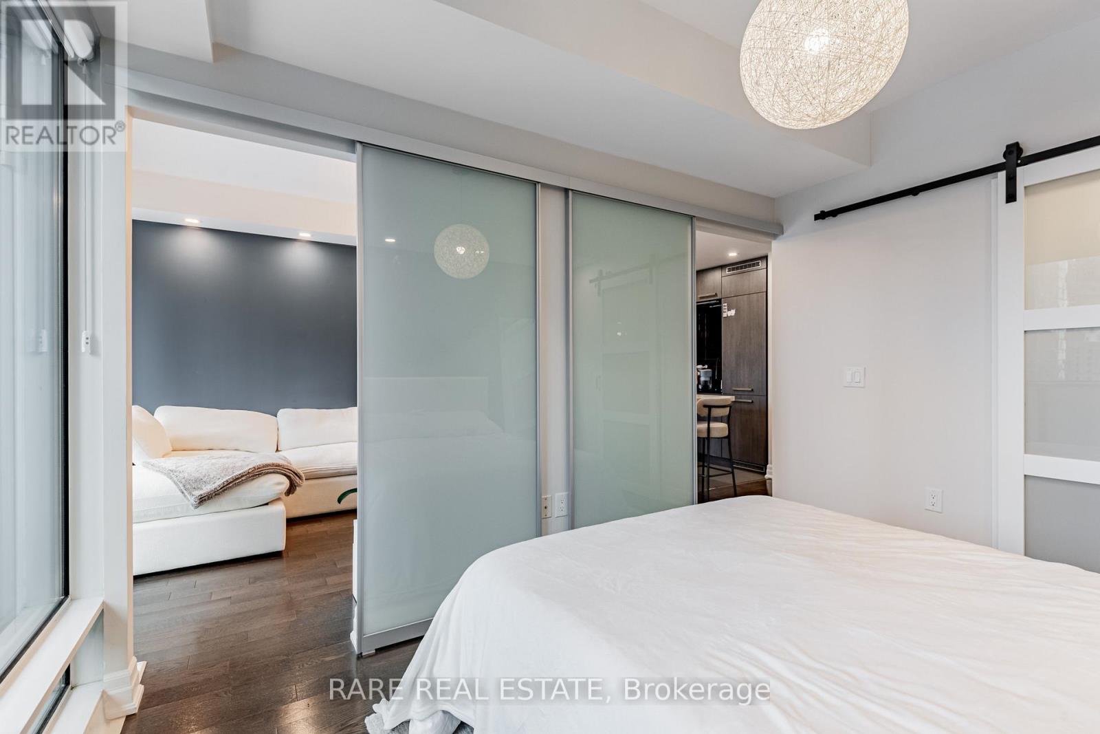 1504 - 8 The Esplanade, Toronto (Waterfront Communities), Ontario  M5E 0A6 - Photo 15 - C12709264