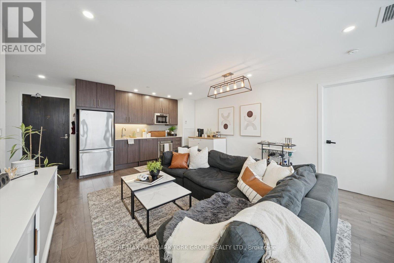 1607 - 297 College Street, Toronto, Ontario  M5T 0C2 - Photo 2 - C12709326