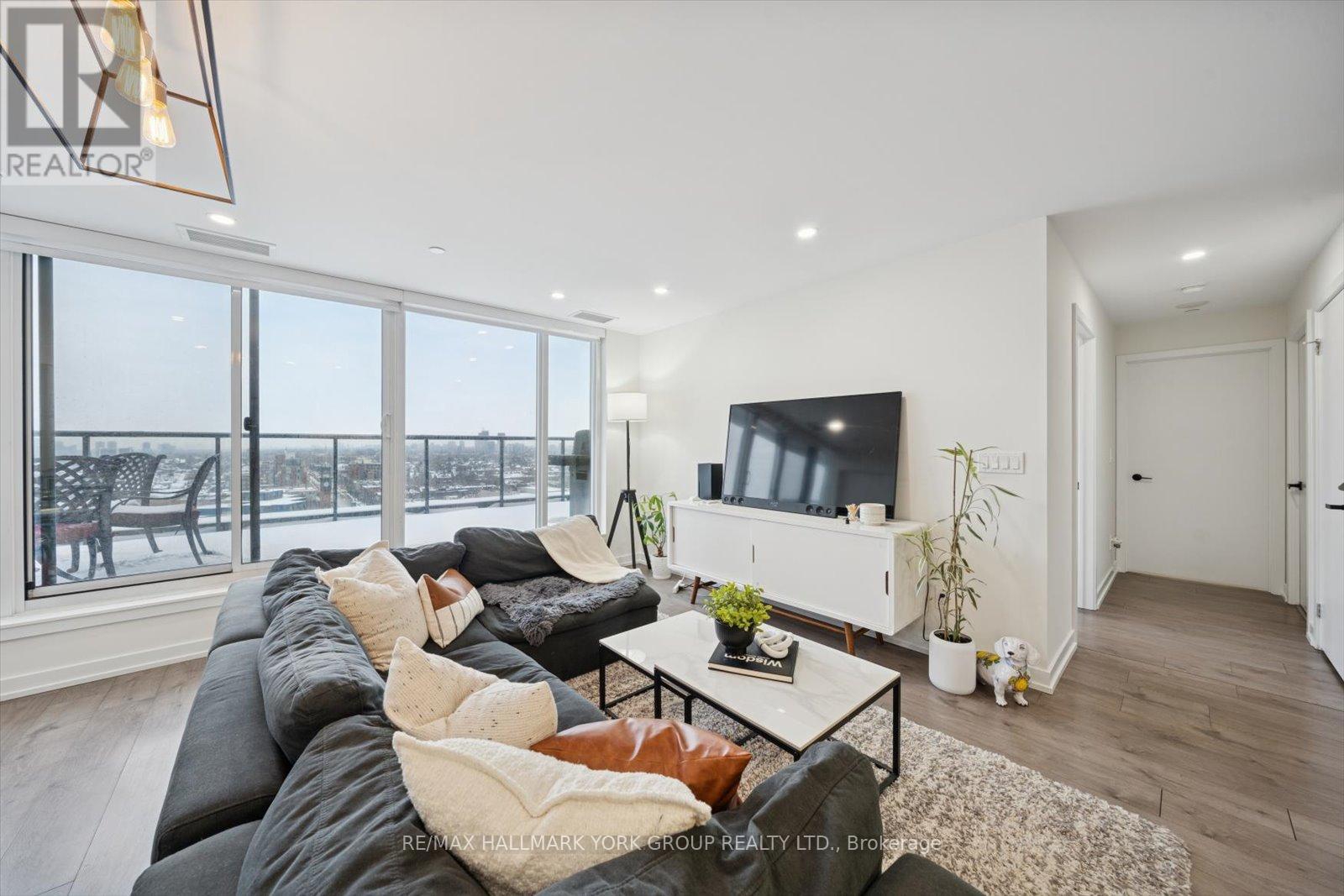 1607 - 297 College Street, Toronto, Ontario  M5T 0C2 - Photo 4 - C12709326