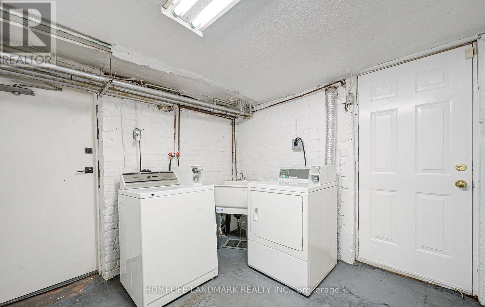 Main Floor Unit - 246 Euclid Avenue, Toronto, Ontario  M6J 2K2 - Photo 14 - C12709336