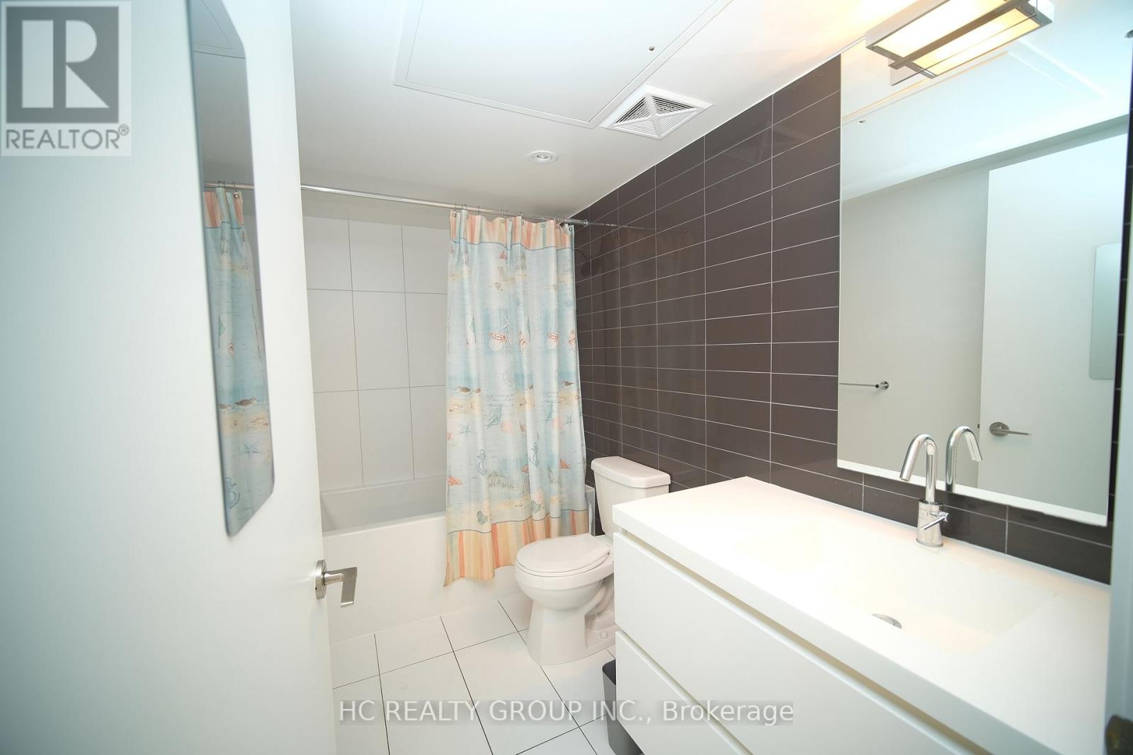 722 - 85 Queens Wharf Road, Toronto, Ontario  M5V 0J9 - Photo 3 - C12709340