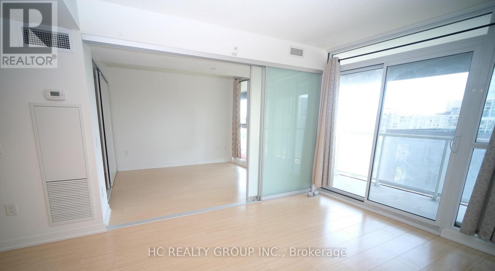 722 - 85 Queens Wharf Road, Toronto, Ontario  M5V 0J9 - Photo 4 - C12709340