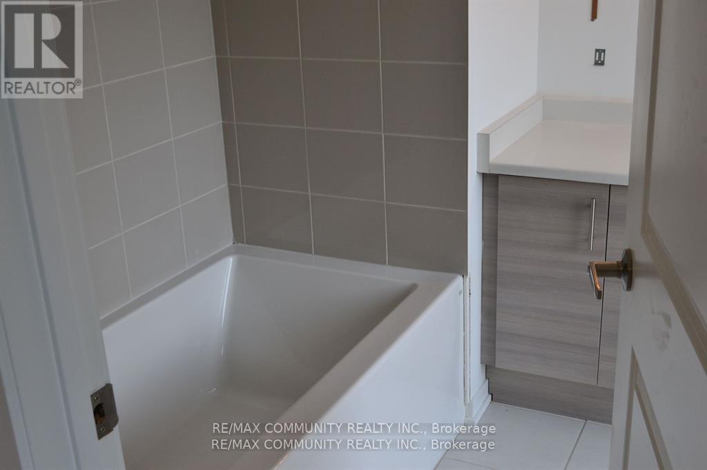 811 Stanstead Path, Oshawa (Samac), Ontario  L1K 3G4 - Photo 14 - E12709140