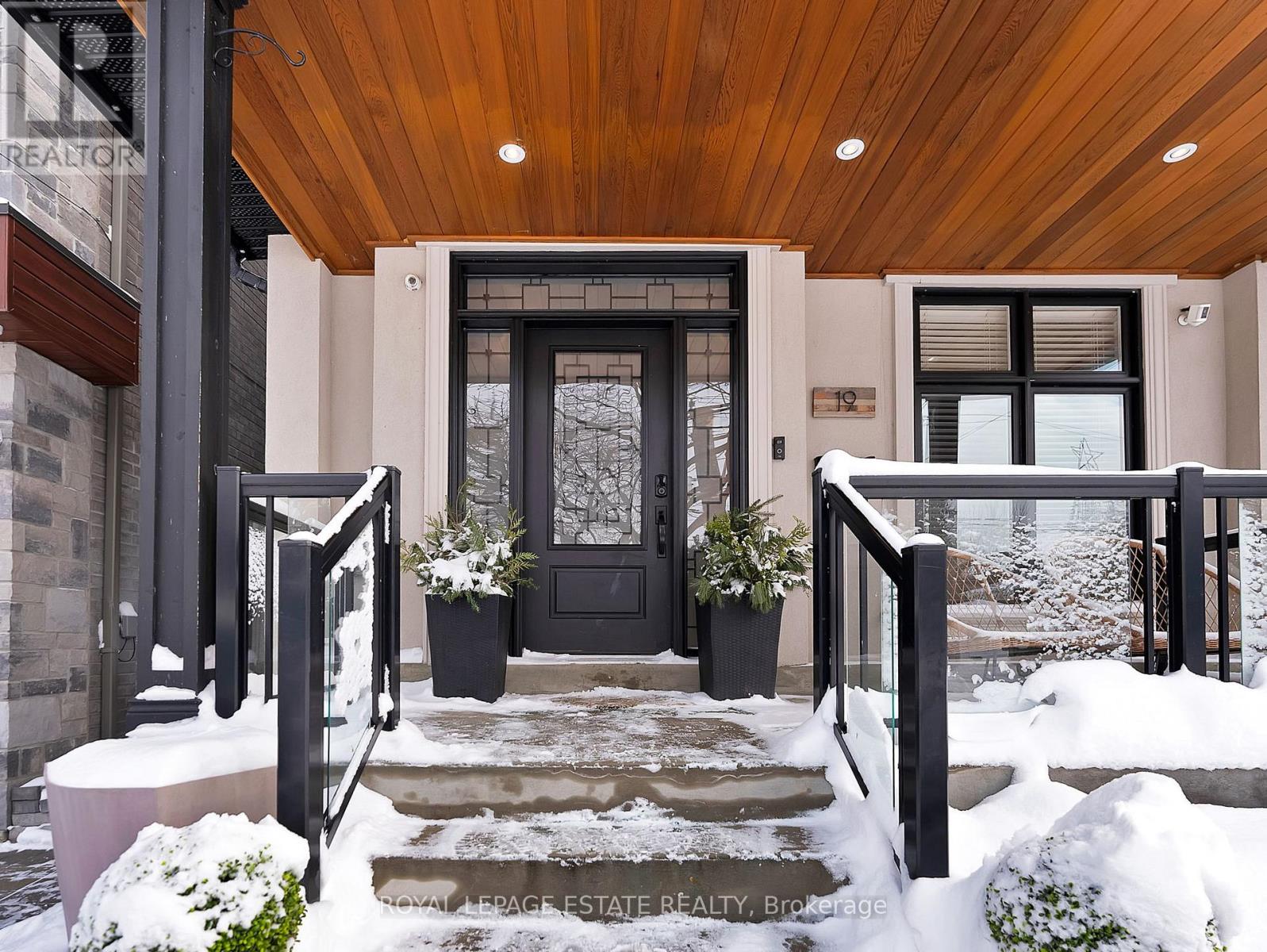 19 Red Deer Avenue, Toronto (Birchcliffe-Cliffside), Ontario  M1N 2Y9 - Photo 2 - E12709266