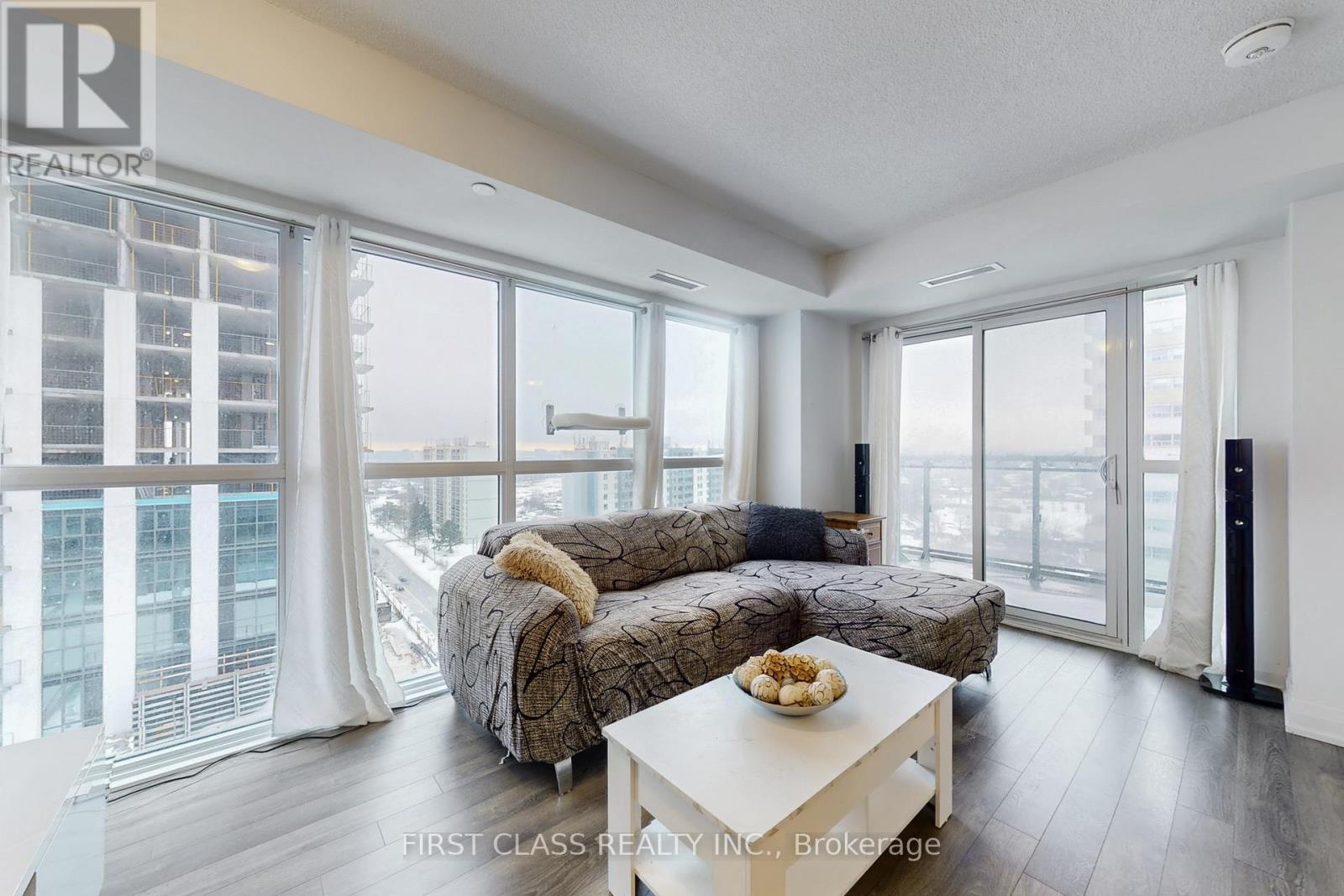 20 Meadowglen Place, Toronto, Ontario  M1G 0A9 - Photo 7 - E12709350