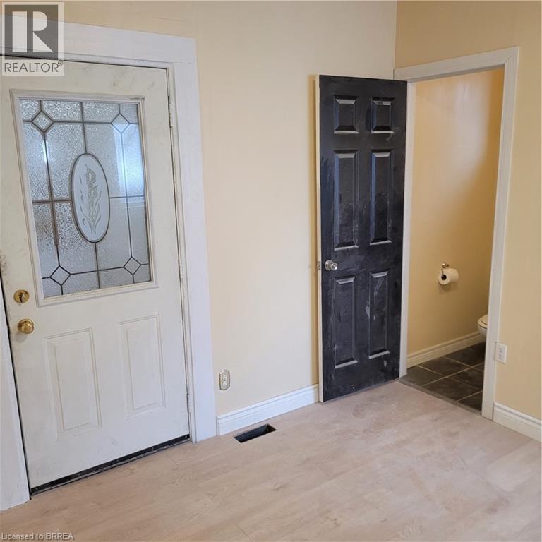 72 Victoria Street, Brantford, Ontario  N3S 3K4 - Photo 11 - 40799388