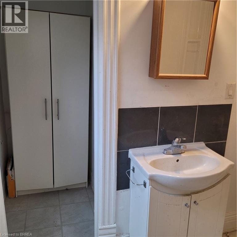 72 Victoria Street, Brantford, Ontario  N3S 3K4 - Photo 15 - 40799388