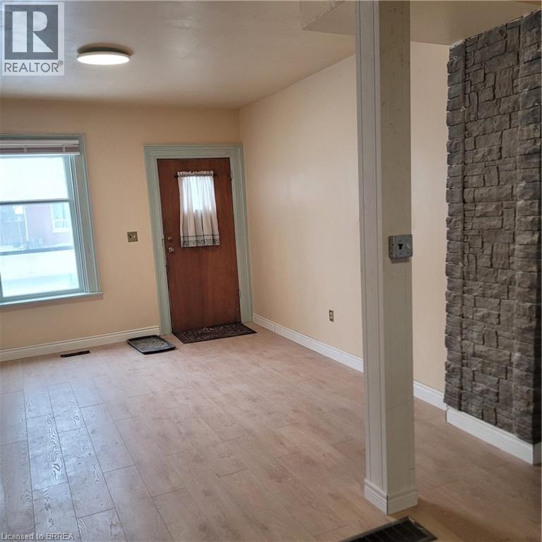 72 Victoria Street, Brantford, Ontario  N3S 3K4 - Photo 2 - 40799388