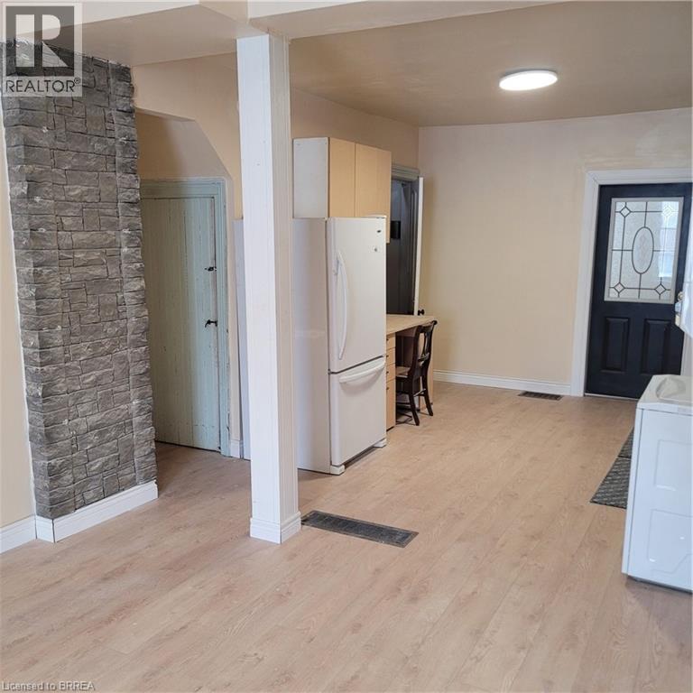 72 Victoria Street, Brantford, Ontario  N3S 3K4 - Photo 4 - 40799388