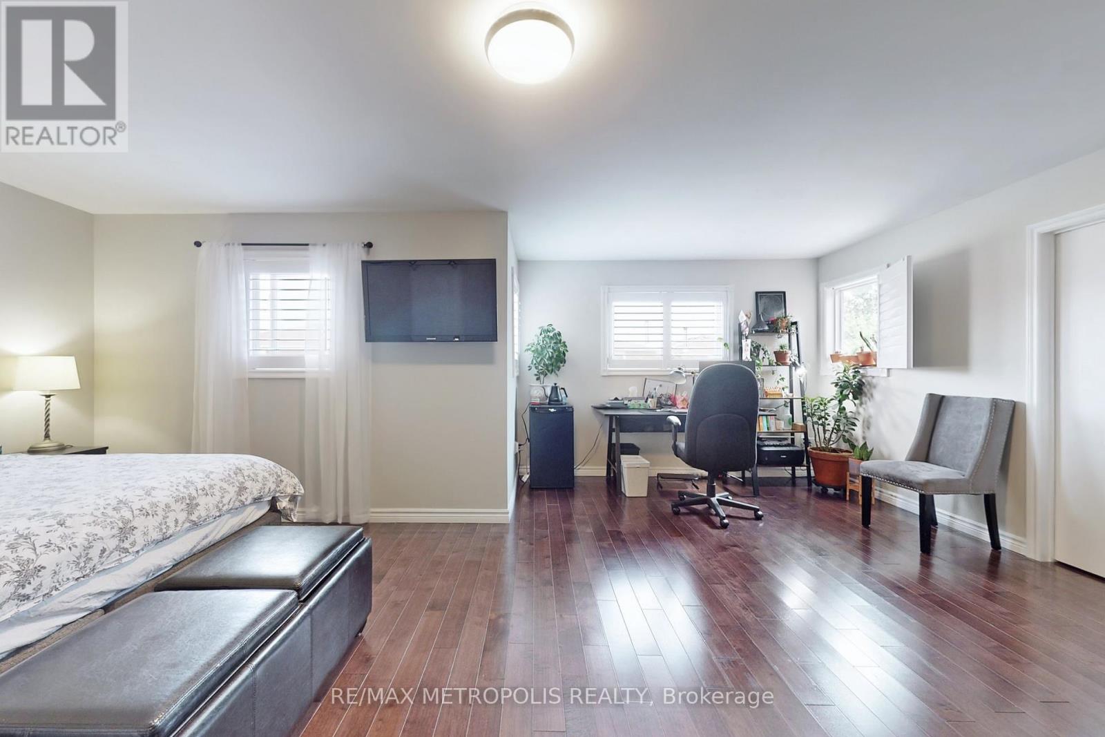 64 Mandel Crescent, Richmond Hill (Devonsleigh), Ontario  L4C 9Z7 - Photo 29 - N12709208