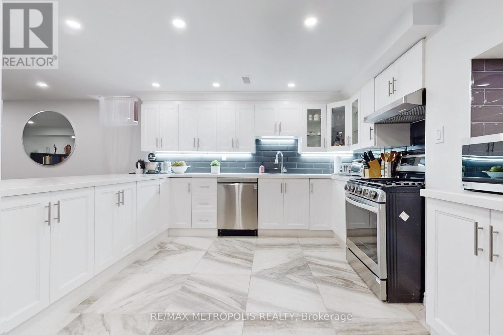 64 Mandel Crescent, Richmond Hill (Devonsleigh), Ontario  L4C 9Z7 - Photo 32 - N12709208