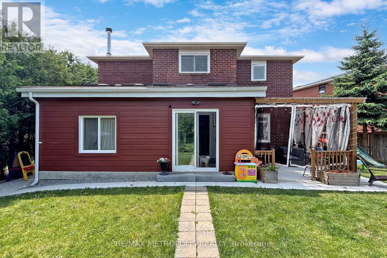 64 Mandel Crescent, Richmond Hill (Devonsleigh), Ontario  L4C 9Z7 - Photo 47 - N12709208