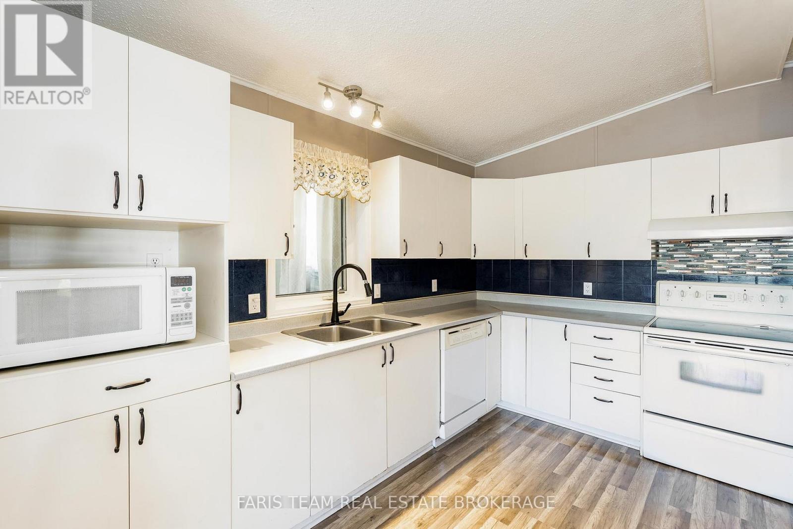 13 Sunrise Circle, Bradford West Gwillimbury, Ontario  L3Z 2A5 - Photo 8 - N12709236