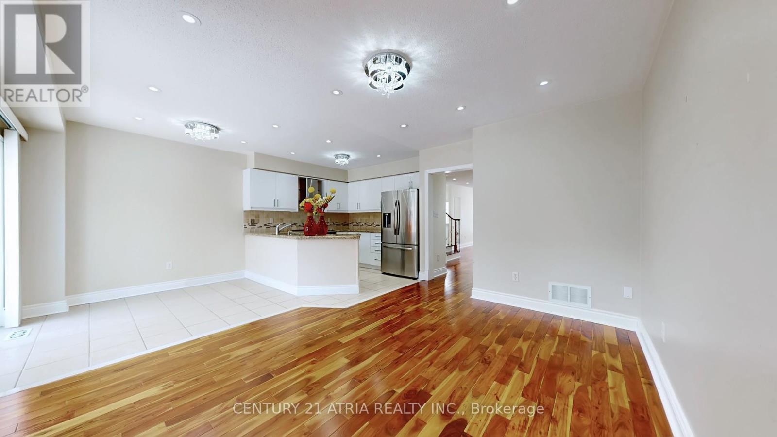 68 Walkview Street, Richmond Hill (Oak Ridges), Ontario  L4E 4H6 - Photo 11 - N12709322