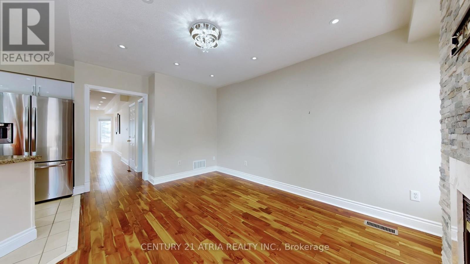 68 Walkview Street, Richmond Hill (Oak Ridges), Ontario  L4E 4H6 - Photo 12 - N12709322