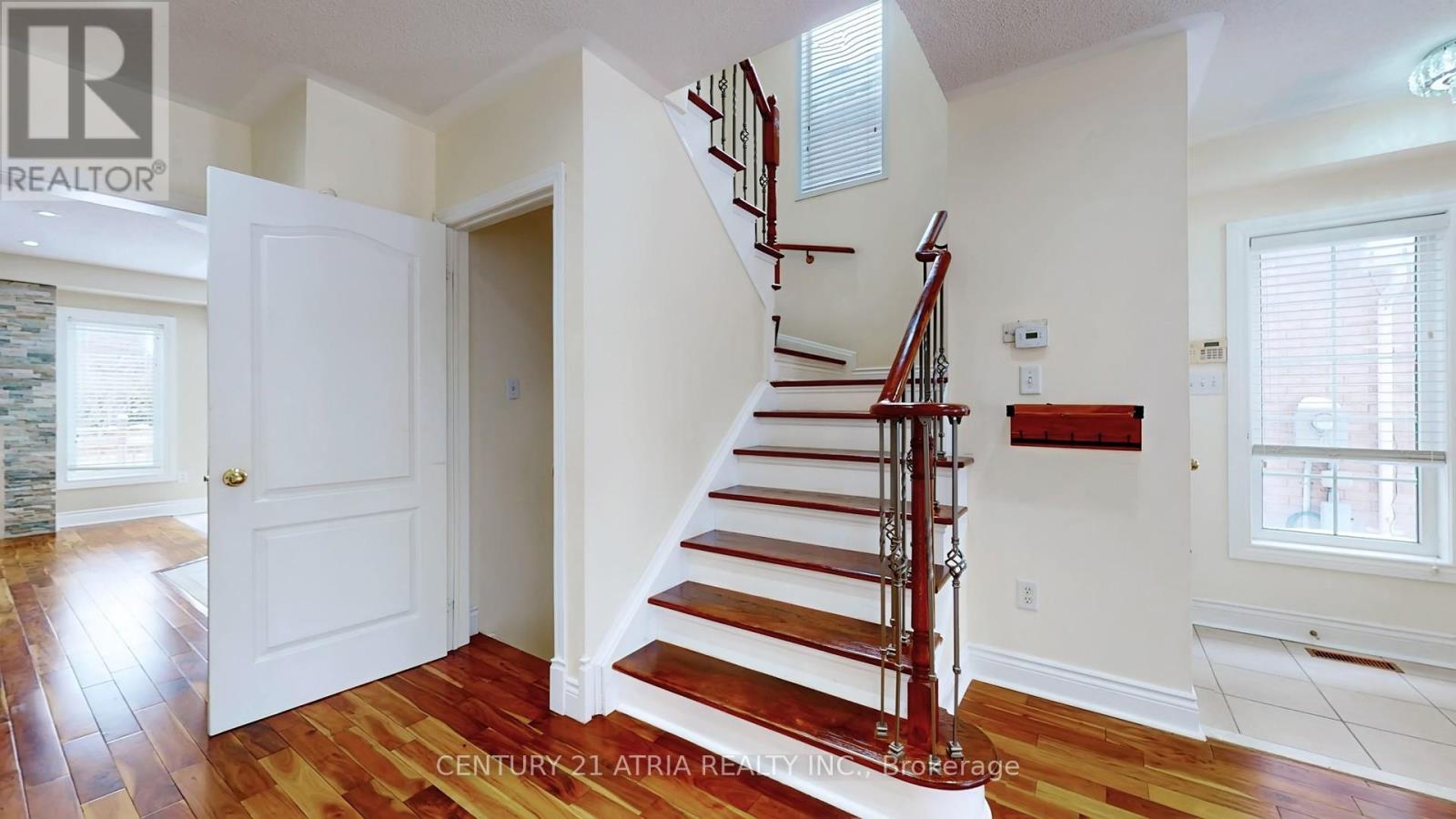 68 Walkview Street, Richmond Hill (Oak Ridges), Ontario  L4E 4H6 - Photo 22 - N12709322