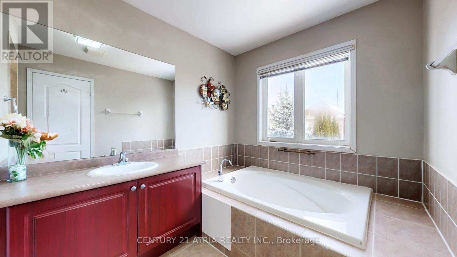 68 Walkview Street, Richmond Hill (Oak Ridges), Ontario  L4E 4H6 - Photo 28 - N12709322