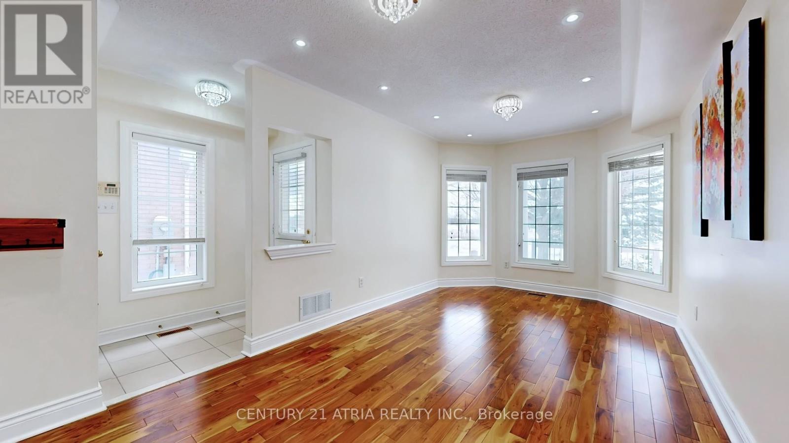 68 Walkview Street, Richmond Hill (Oak Ridges), Ontario  L4E 4H6 - Photo 6 - N12709322