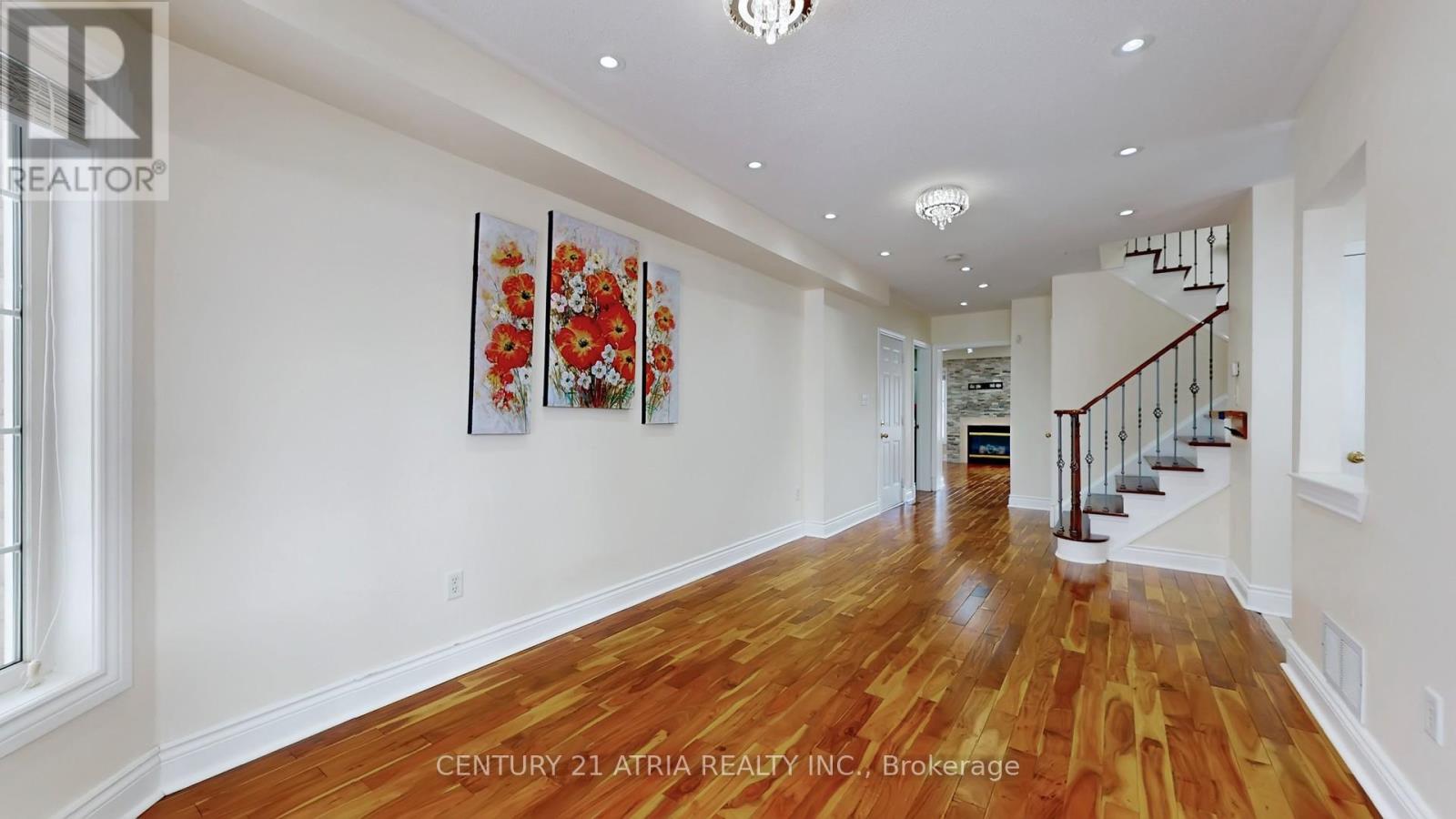 68 Walkview Street, Richmond Hill (Oak Ridges), Ontario  L4E 4H6 - Photo 8 - N12709322