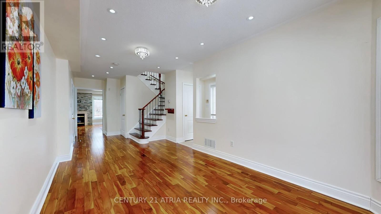 68 Walkview Street, Richmond Hill (Oak Ridges), Ontario  L4E 4H6 - Photo 9 - N12709322