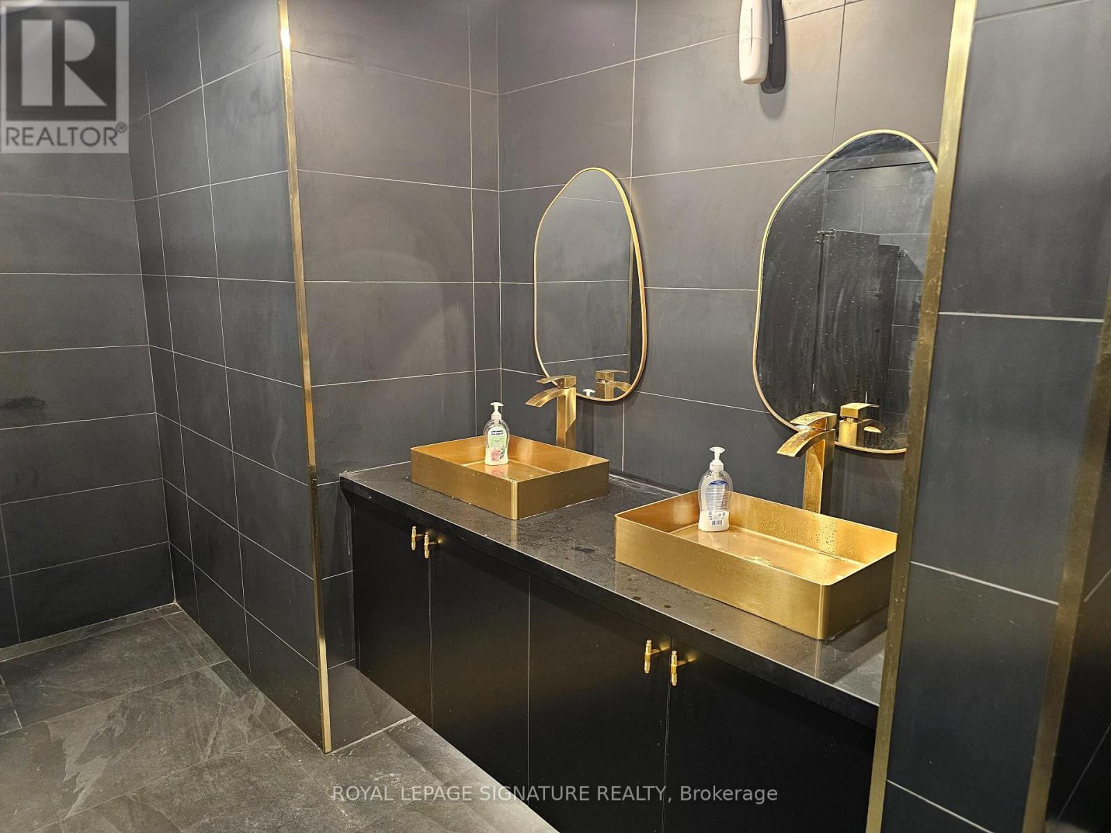 Unit2 - 5835 Dixie Road, Mississauga (Northeast), Ontario  L4W 4V7 - Photo 15 - W12709102