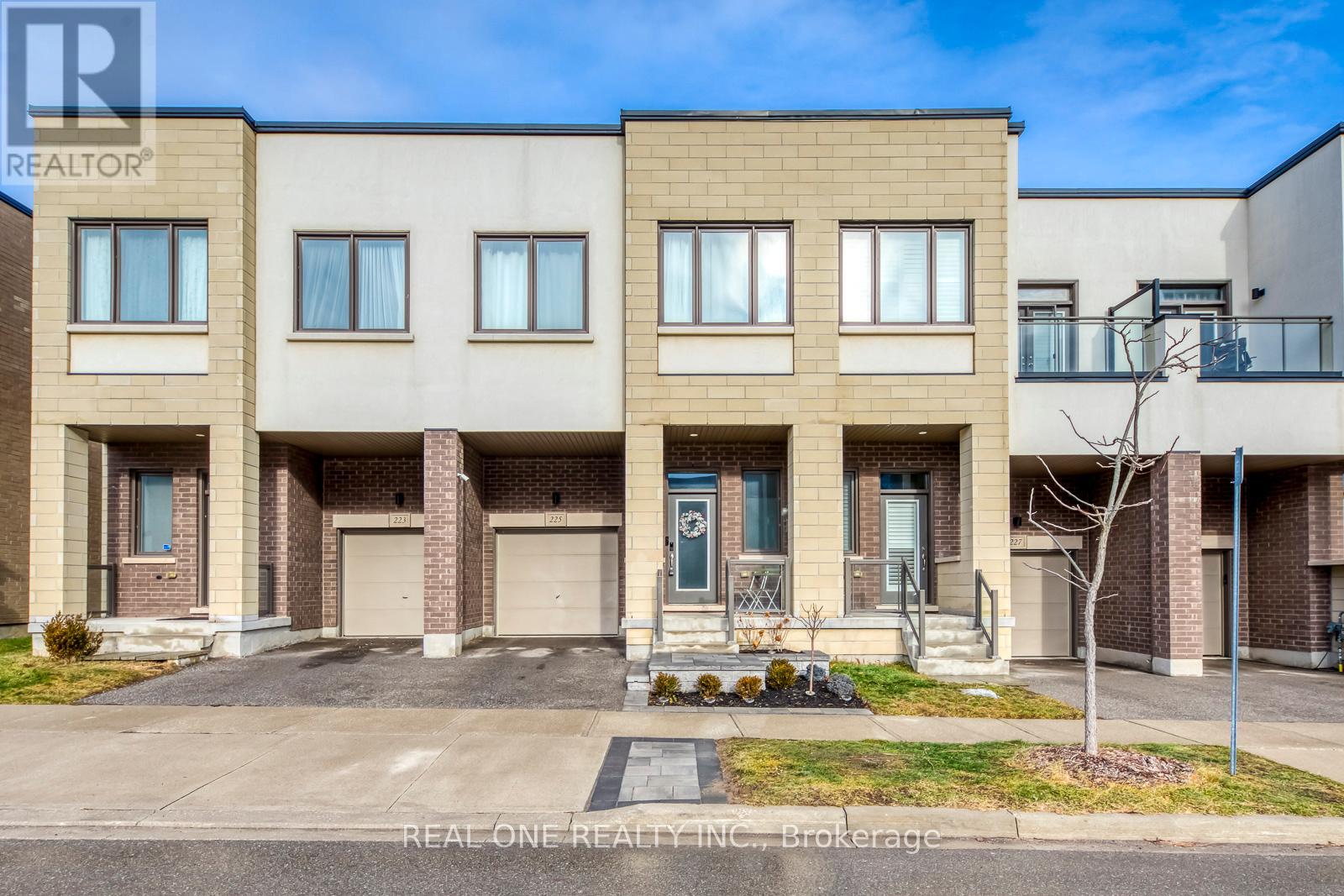 225 Fowley Drive, Oakville (Go Glenorchy), Ontario  L6H 0P4 - Photo 3 - W12709120