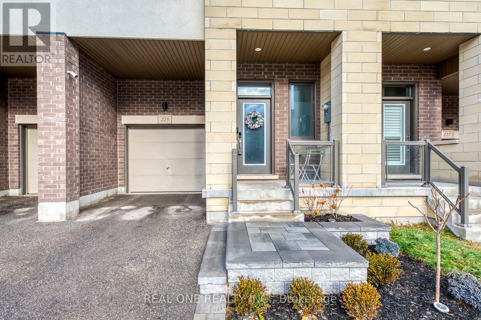 225 Fowley Drive, Oakville (Go Glenorchy), Ontario  L6H 0P4 - Photo 4 - W12709120