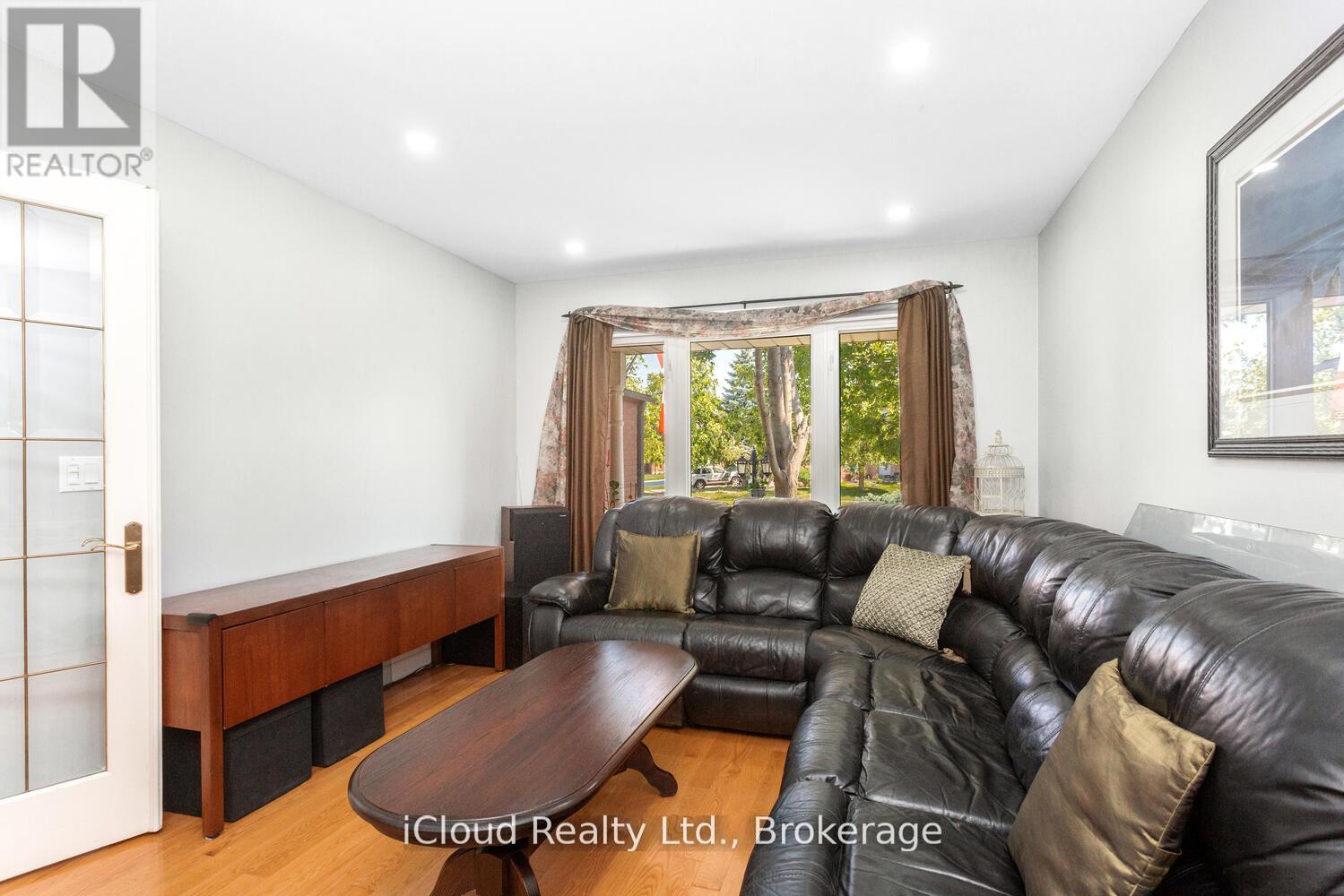 12 Neville Crescent, Brampton (Westgate), Ontario  L6S 5L1 - Photo 10 - W12709144