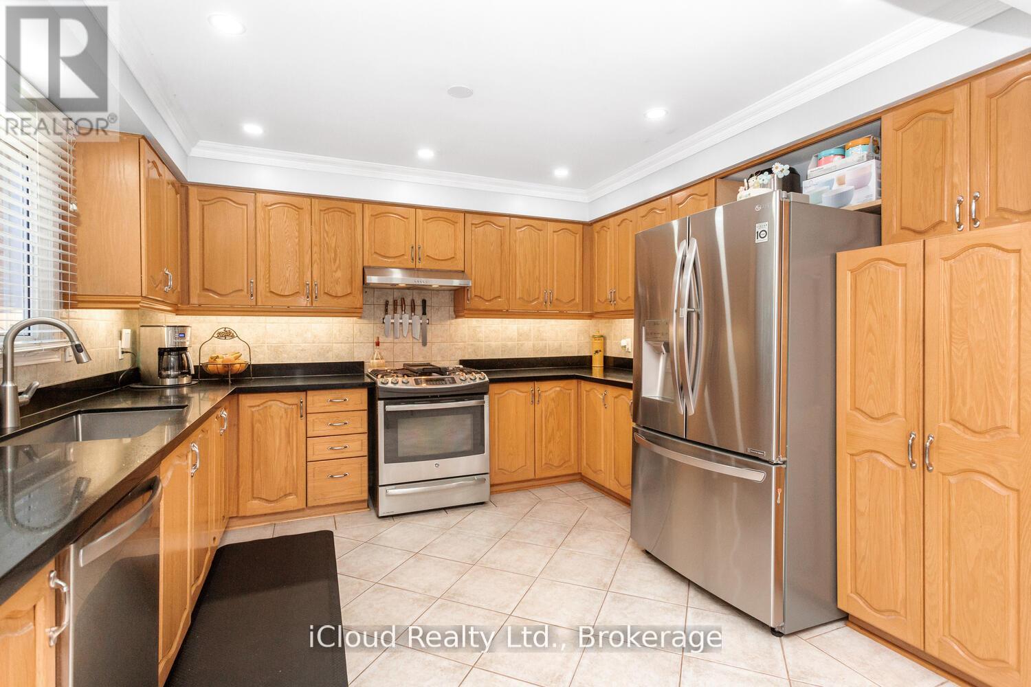 12 Neville Crescent, Brampton (Westgate), Ontario  L6S 5L1 - Photo 15 - W12709144