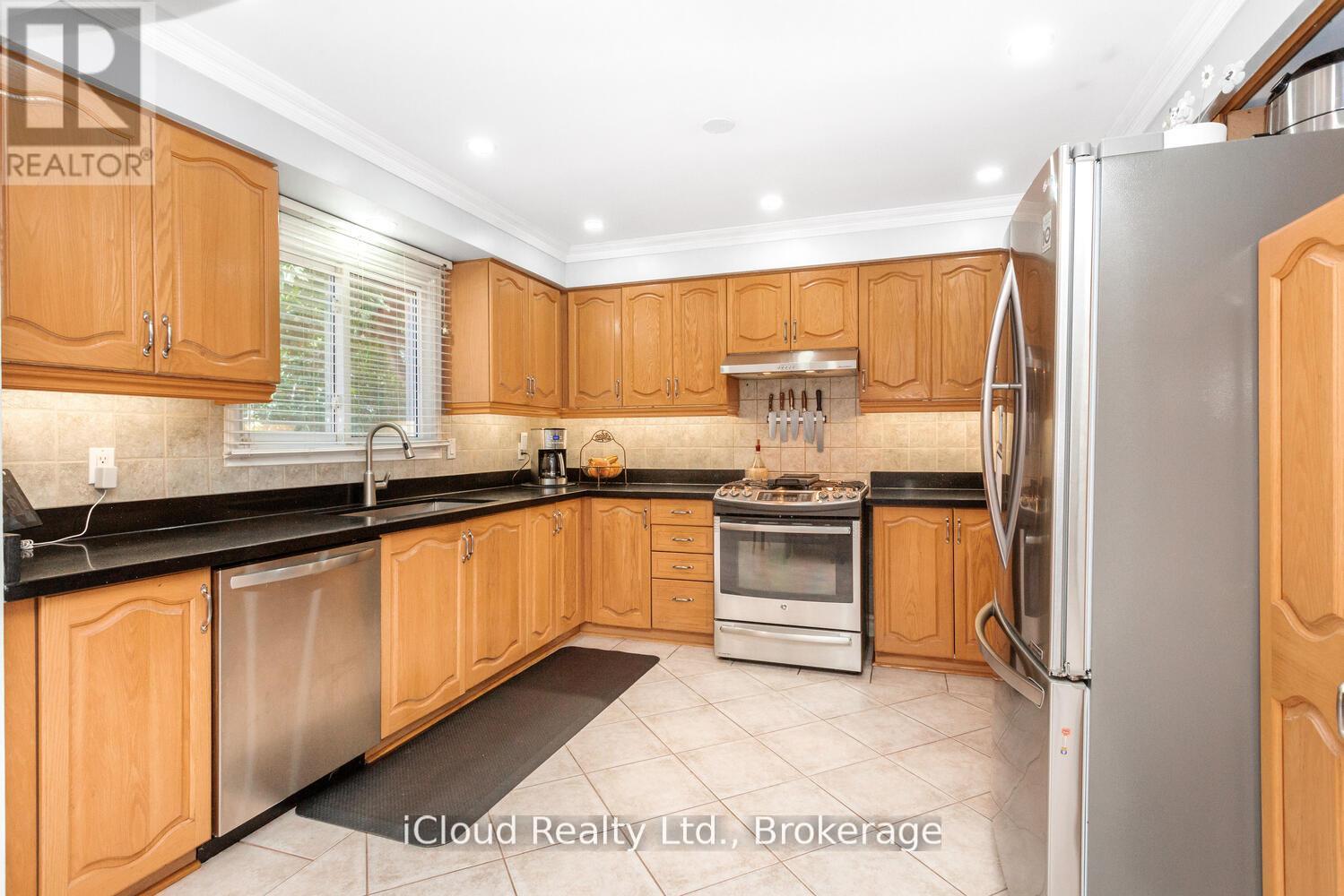 12 Neville Crescent, Brampton (Westgate), Ontario  L6S 5L1 - Photo 16 - W12709144