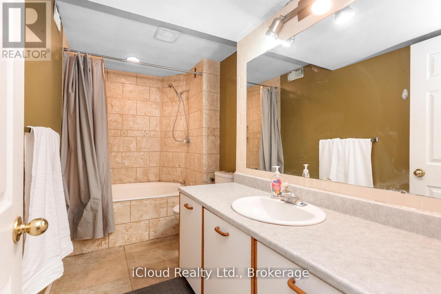 12 Neville Crescent, Brampton (Westgate), Ontario  L6S 5L1 - Photo 46 - W12709144