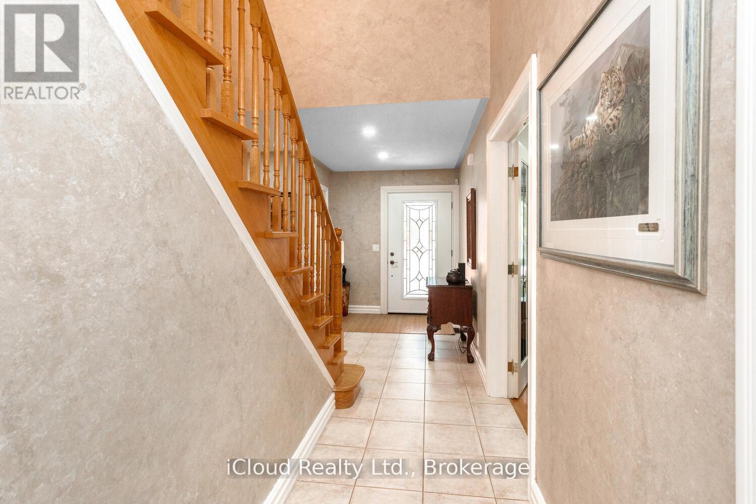 12 Neville Crescent, Brampton (Westgate), Ontario  L6S 5L1 - Photo 6 - W12709144