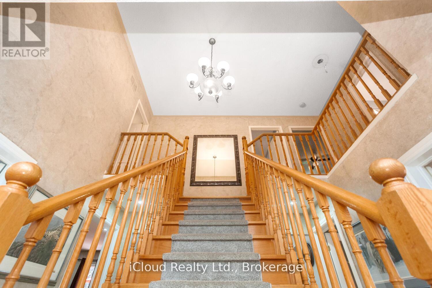 12 Neville Crescent, Brampton (Westgate), Ontario  L6S 5L1 - Photo 8 - W12709144