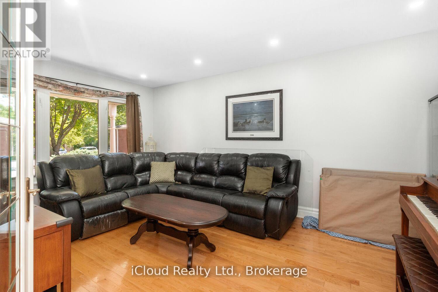 12 Neville Crescent, Brampton (Westgate), Ontario  L6S 5L1 - Photo 9 - W12709144